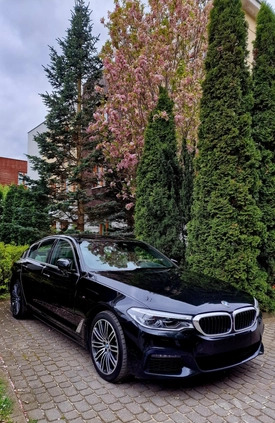 BMW Seria 5 cena 185000 przebieg: 126000, rok produkcji 2019 z Piaseczno małe 301